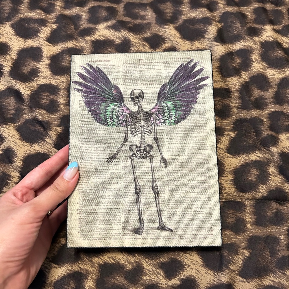 Small Skeleton Box Sign - Picture 3 of 5
